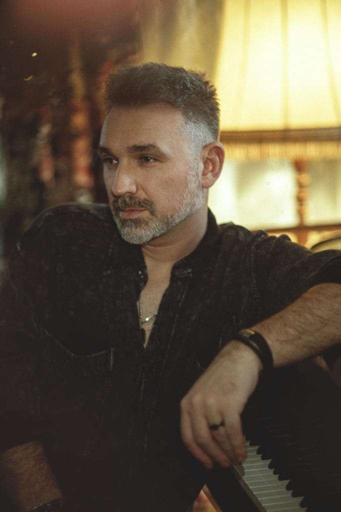 Mateusz Ziółko - Pianista, wokalista, kompozytor